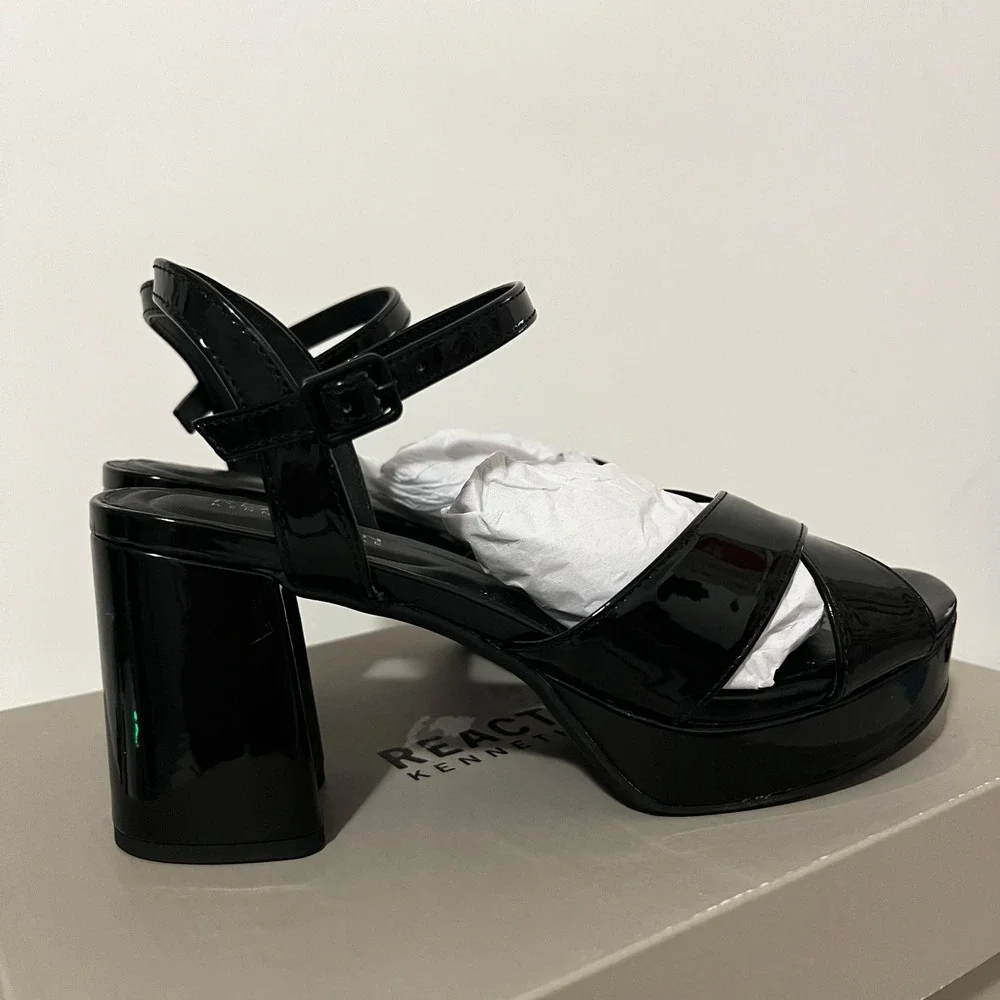Kenneth Cole Reaction Reeva Platform Sandals Black Patent Block Heel Size 8